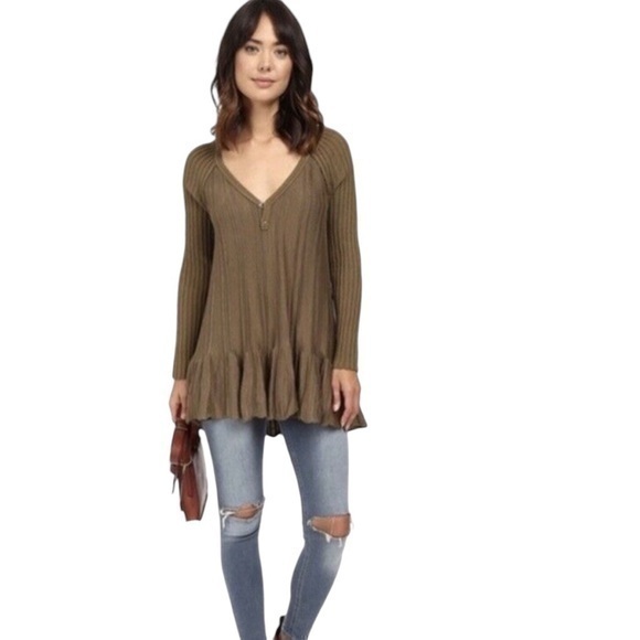 Free People Sweaters - Free People Ribs & Ruffles Henley Tunic Sweater 💕